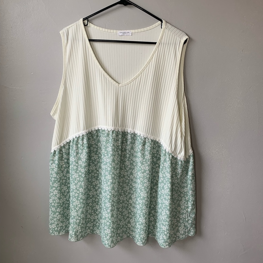 Chicsoul Ribbed  V Neck Floral Sleeveless Blouse
